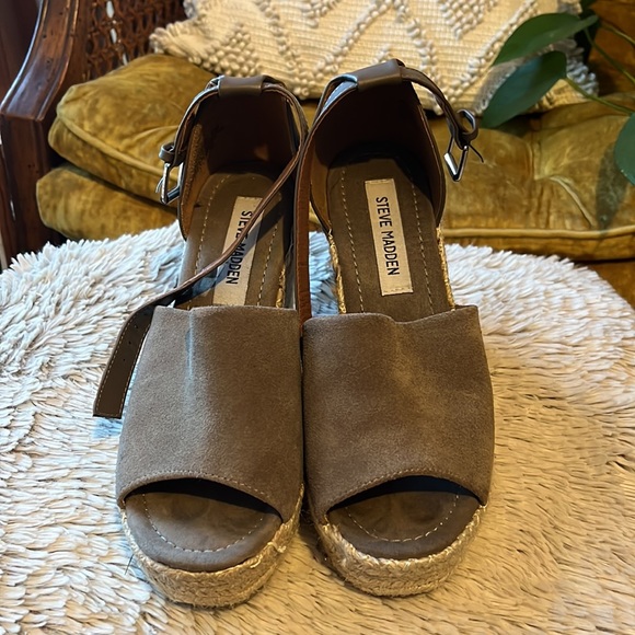 Platform Sandals - Picture 2 of 7